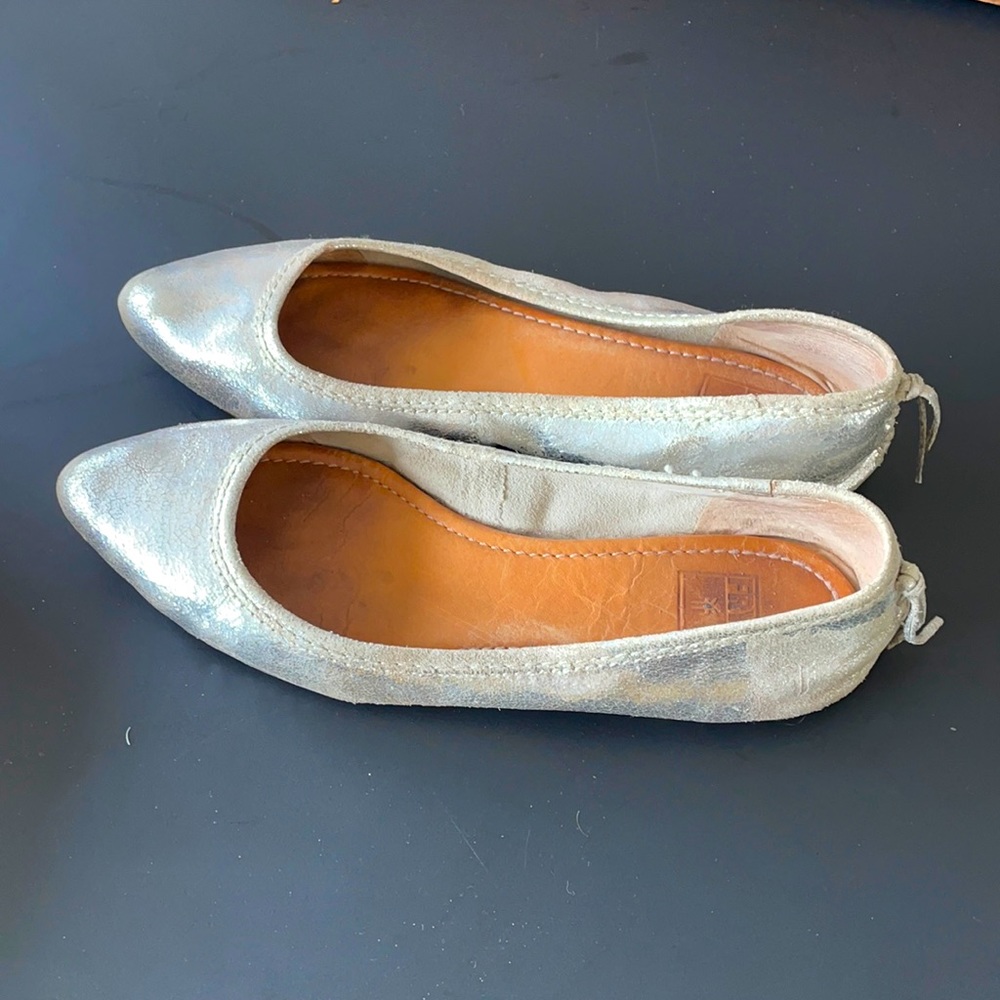 Frye Regina ballet flats in silver size 8.5